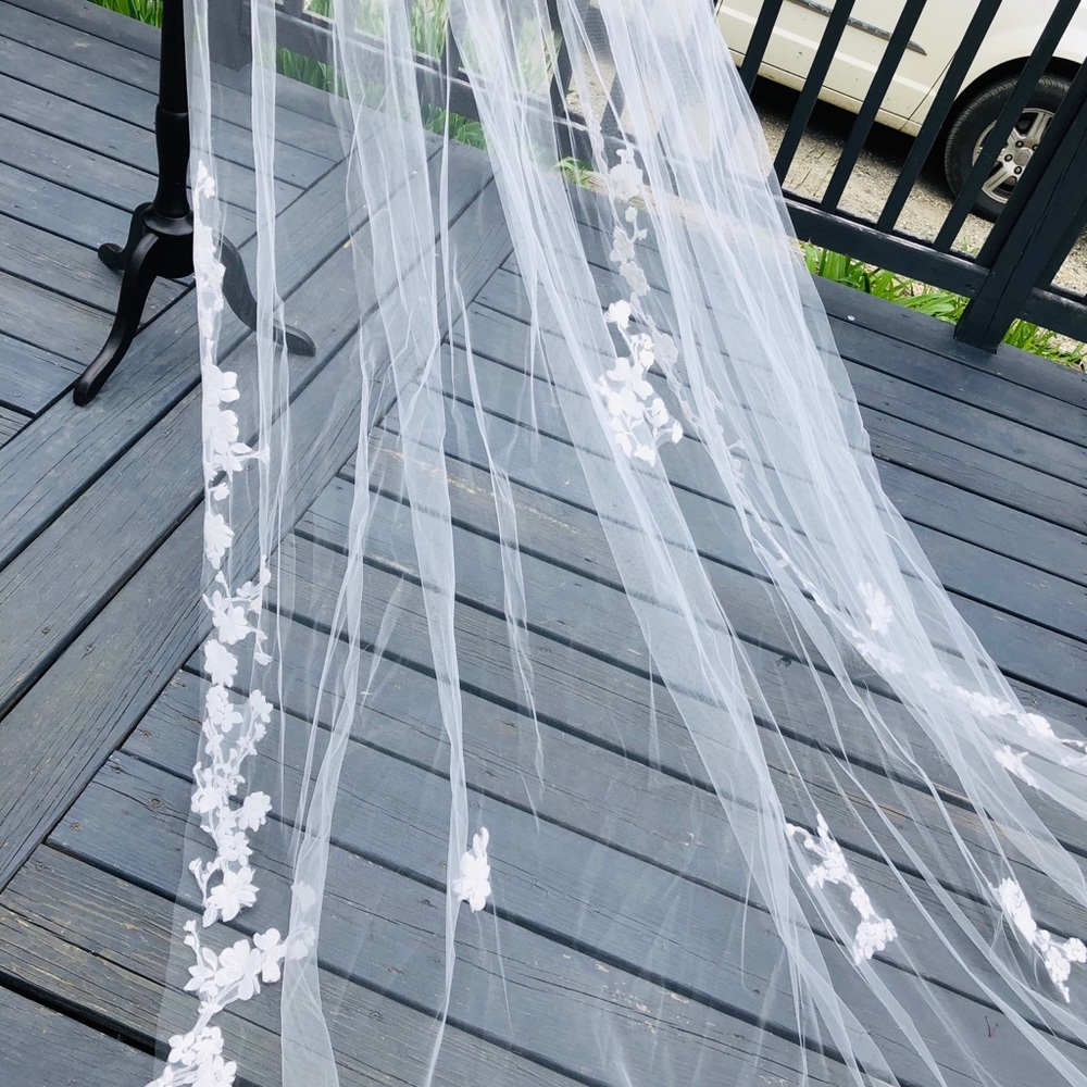 Long Veil with gorgeous lace pattern on the lining - Picture 4 of 4